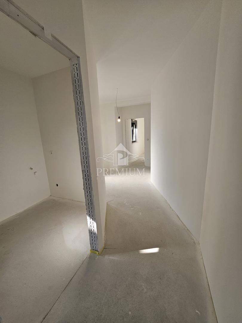 APARTMA Z BAZENOM IN RAZGLEDOM, PARKIRIŠČE, ZGRAJENO 2025