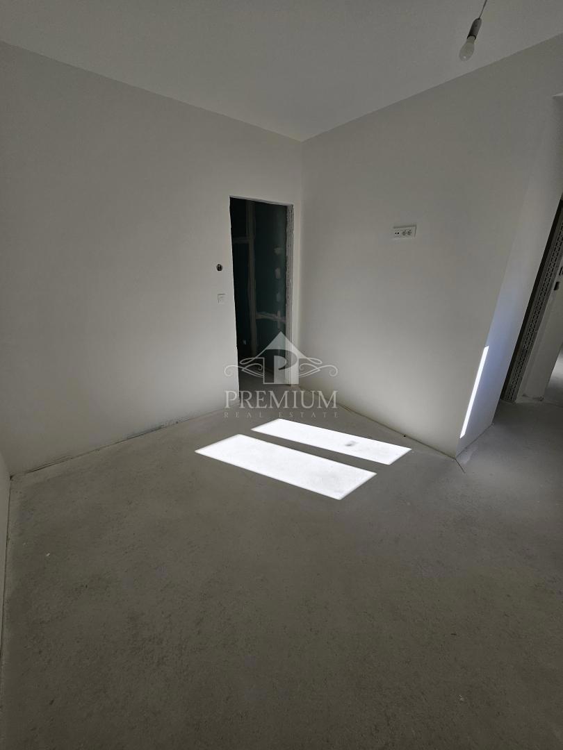 APARTMA Z BAZENOM IN RAZGLEDOM, PARKIRIŠČE, ZGRAJENO 2025