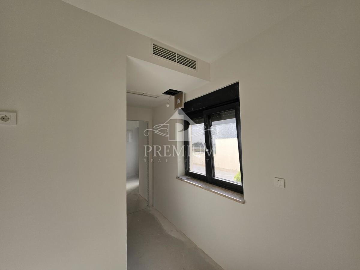 APARTMA Z BAZENOM IN RAZGLEDOM, PARKIRIŠČE, ZGRAJENO 2025