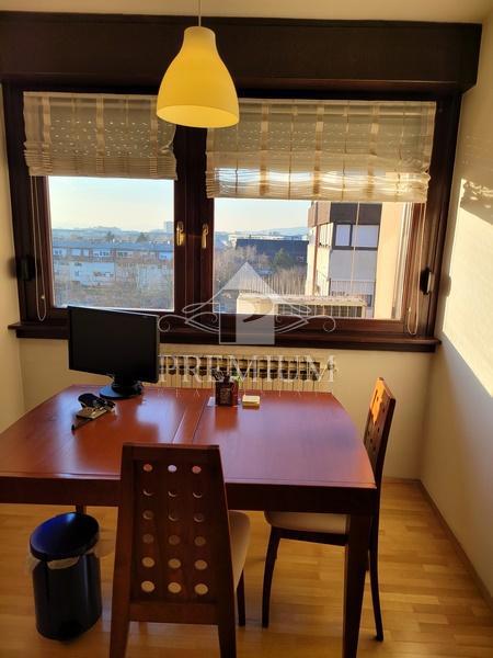 TRISOBNO STANOVANJE NA JARUNU, GARAŽA, BALKON