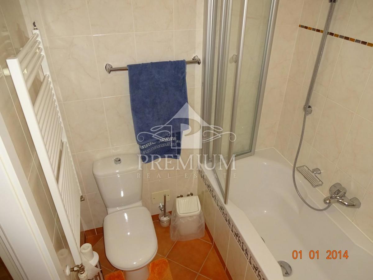 TRISOBNO STANOVANJE NA JARUNU, GARAŽA, BALKON