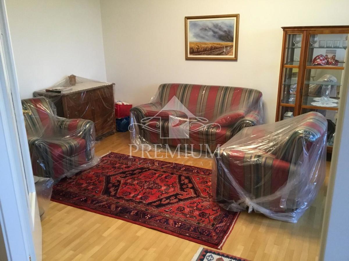 TRISOBNO STANOVANJE NA JARUNU, GARAŽA, BALKON