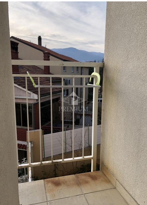 MODERNO STANOVANJE S PANORAMSKIM RAZGLEDOM, PARKIRIŠČE