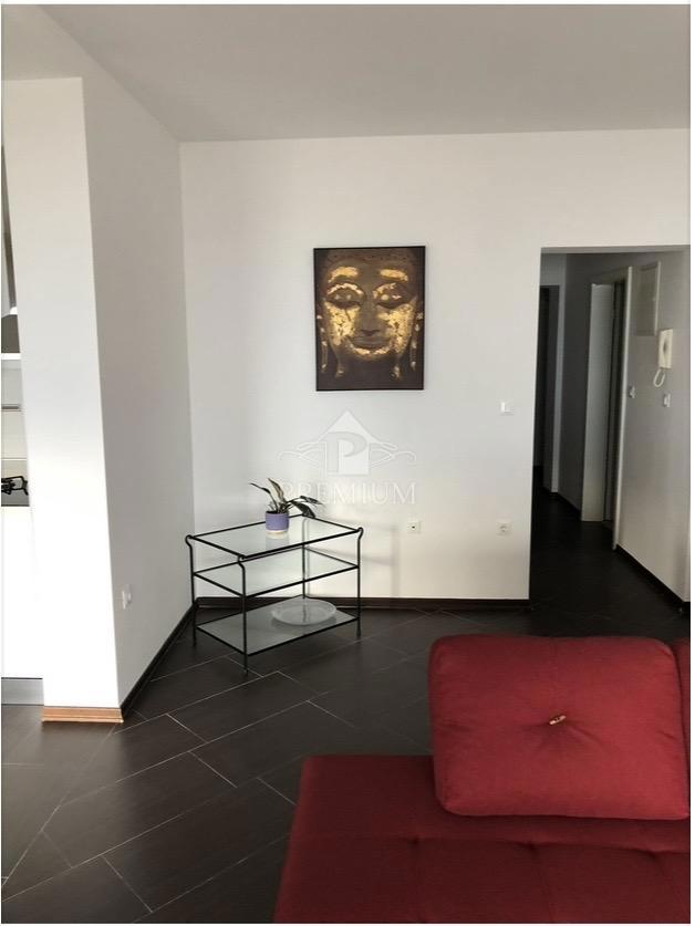 MODERNO STANOVANJE S PANORAMSKIM RAZGLEDOM, PARKIRIŠČE