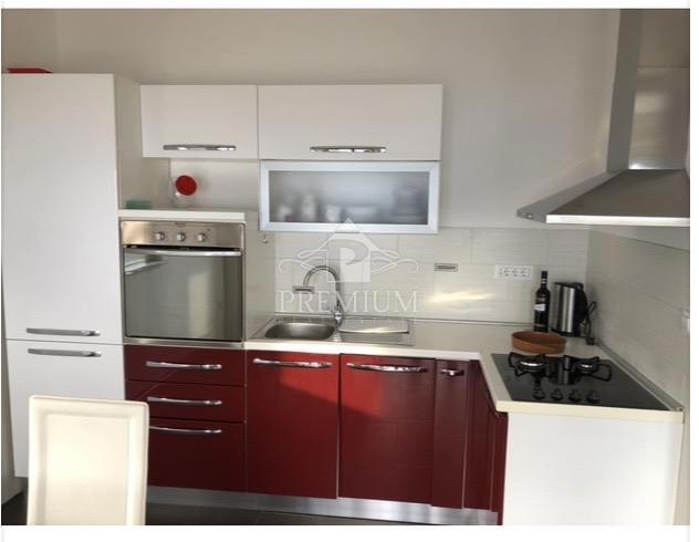 MODERNO STANOVANJE S PANORAMSKIM RAZGLEDOM, PARKIRIŠČE