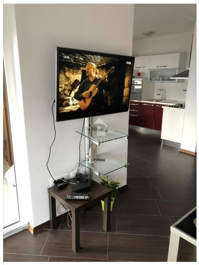 MODERNO STANOVANJE S PANORAMSKIM RAZGLEDOM, PARKIRIŠČE