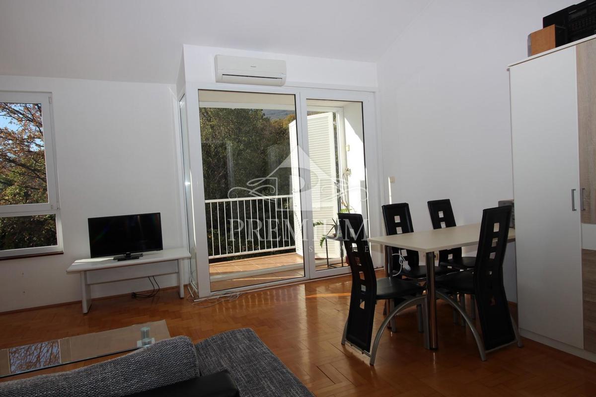 STANOVANJE NA DOBRI LOKACIJI, 2s+kopalnica, parking, balkon, terasa