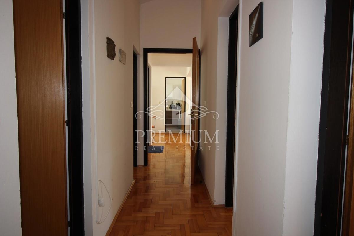 STANOVANJE NA DOBRI LOKACIJI, 2s+kopalnica, parking, balkon, terasa