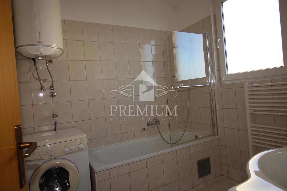 STANOVANJE NA DOBRI LOKACIJI, 2s+kopalnica, parking, balkon, terasa