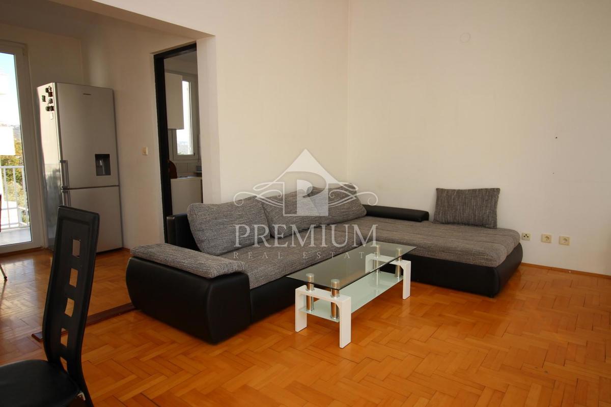 STANOVANJE NA DOBRI LOKACIJI, 2s+kopalnica, parking, balkon, terasa