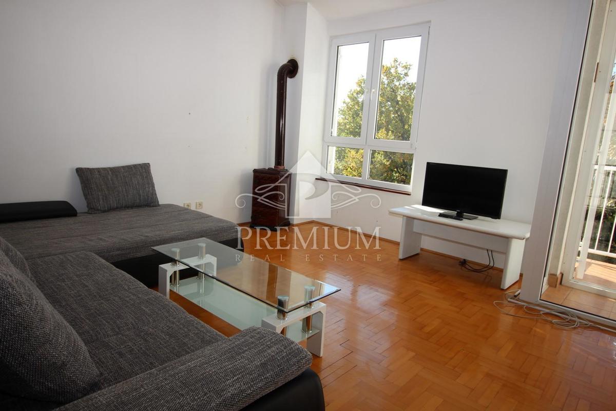 STANOVANJE NA DOBRI LOKACIJI, 2s+kopalnica, parking, balkon, terasa