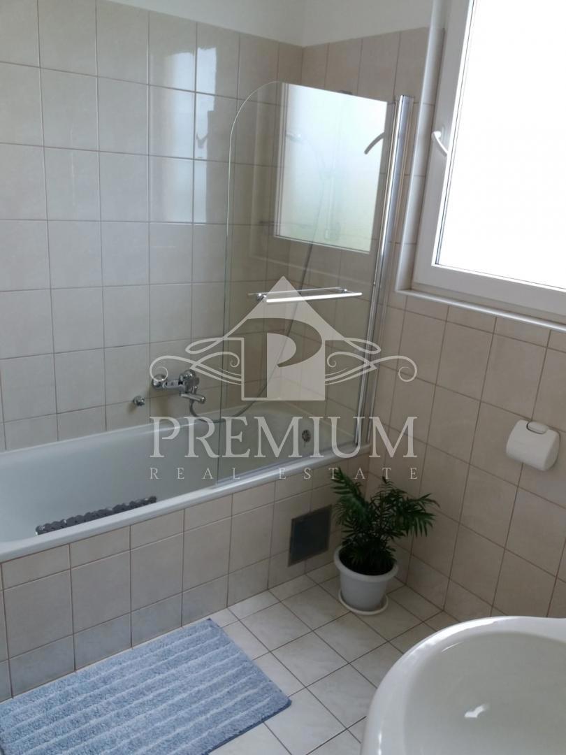 STANOVANJE NA DOBRI LOKACIJI, 2s+kopalnica, parking, balkon, terasa