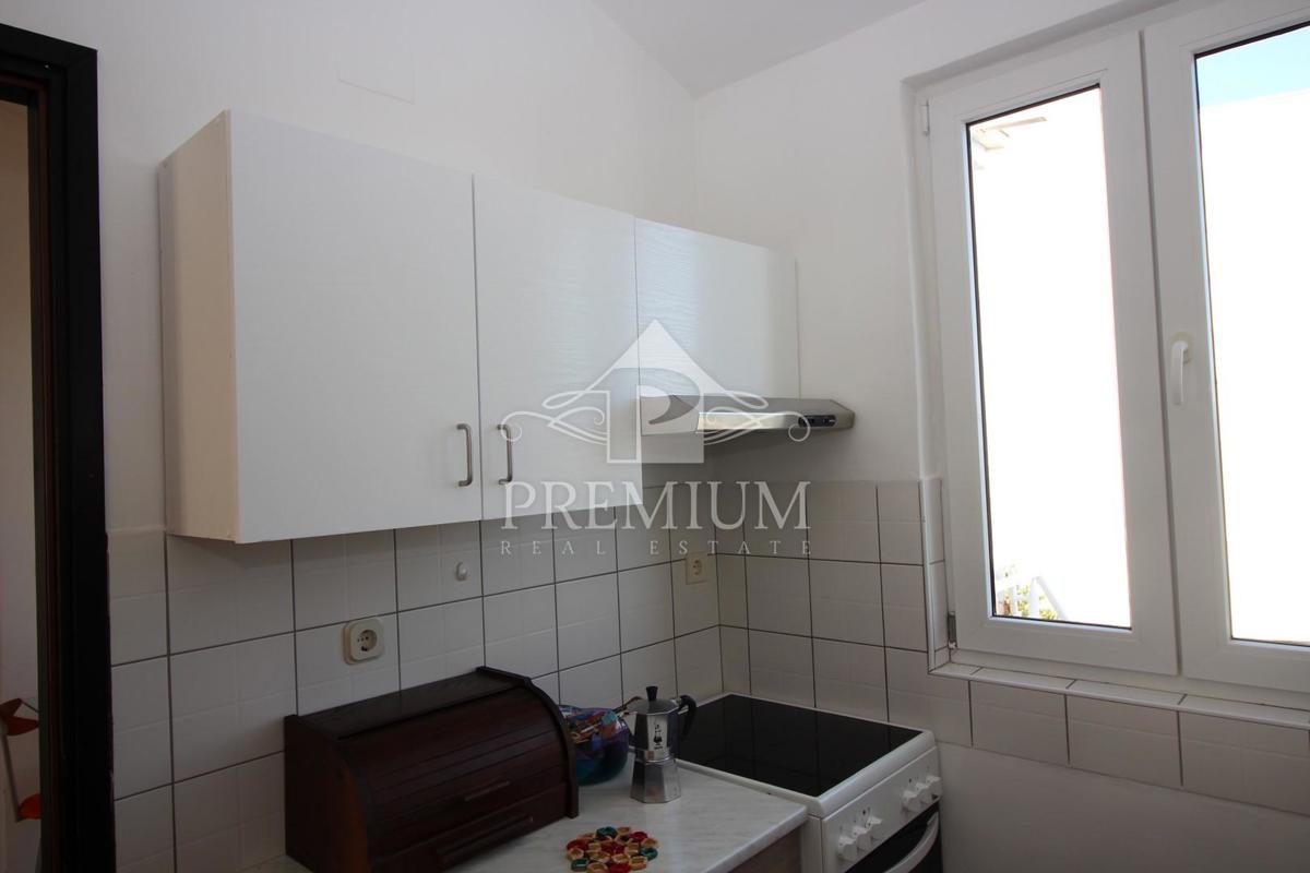 STANOVANJE NA DOBRI LOKACIJI, 2s+kopalnica, parking, balkon, terasa