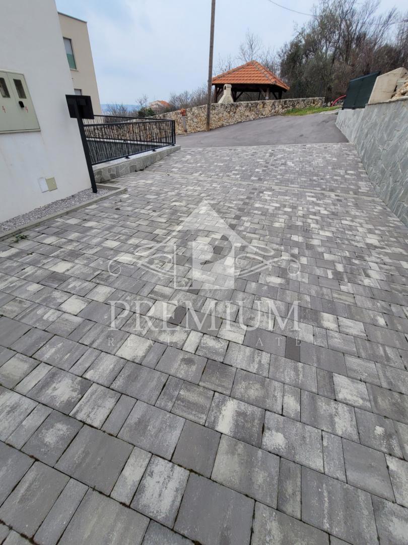 PENTHOUSE S STREŠNO TERASO, PANORAMSKI RAZGLED, GARAŽA