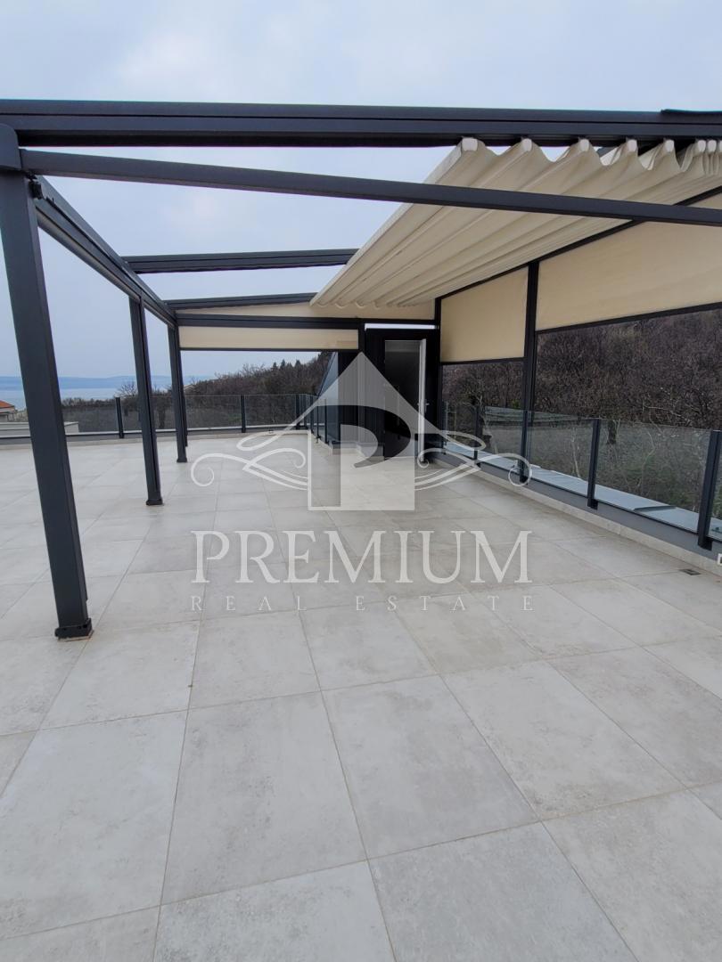PENTHOUSE S STREŠNO TERASO, PANORAMSKI RAZGLED, GARAŽA