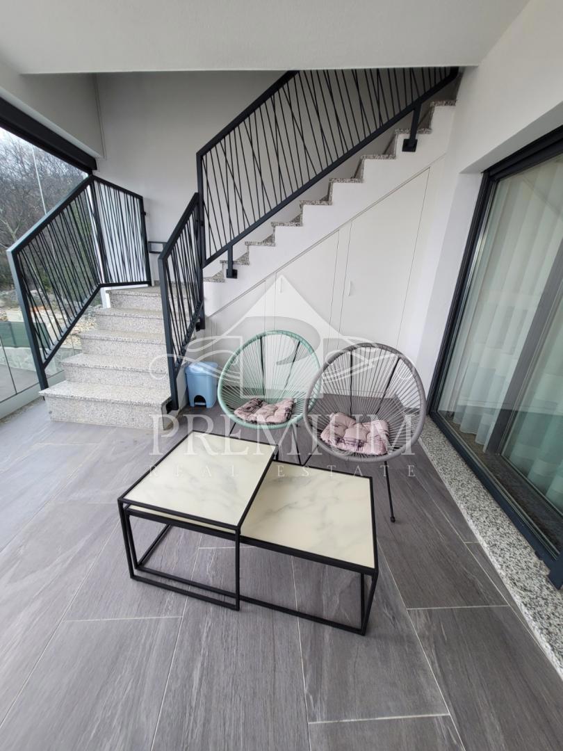 PENTHOUSE S STREŠNO TERASO, PANORAMSKI RAZGLED, GARAŽA