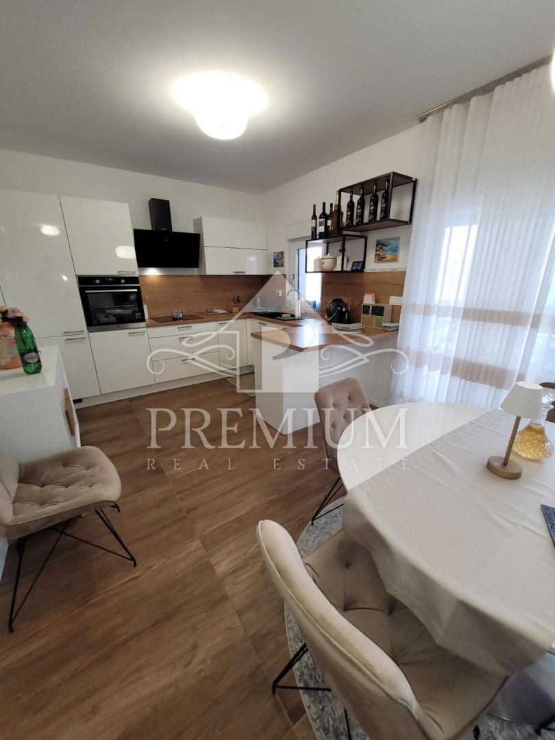 PENTHOUSE S STREŠNO TERASO, PANORAMSKI RAZGLED, GARAŽA