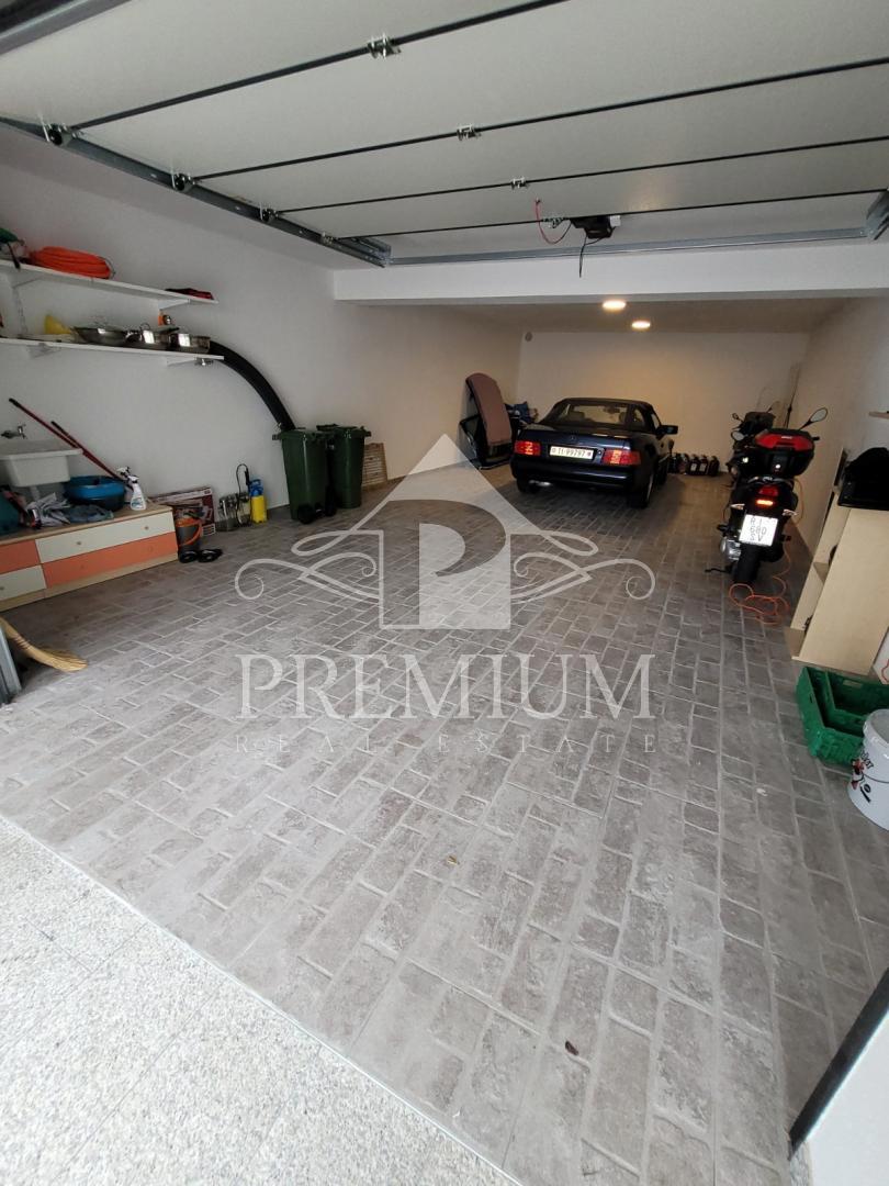 PENTHOUSE S STREŠNO TERASO, PANORAMSKI RAZGLED, GARAŽA