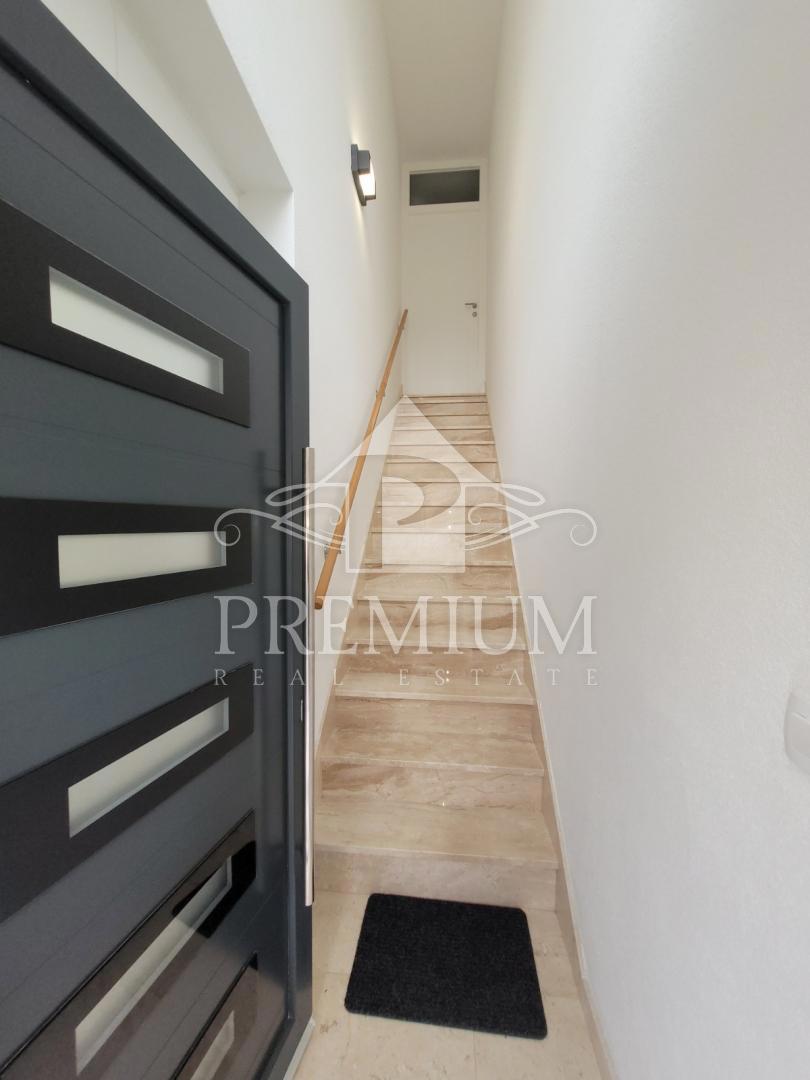 PENTHOUSE S STREŠNO TERASO, PANORAMSKI RAZGLED, GARAŽA