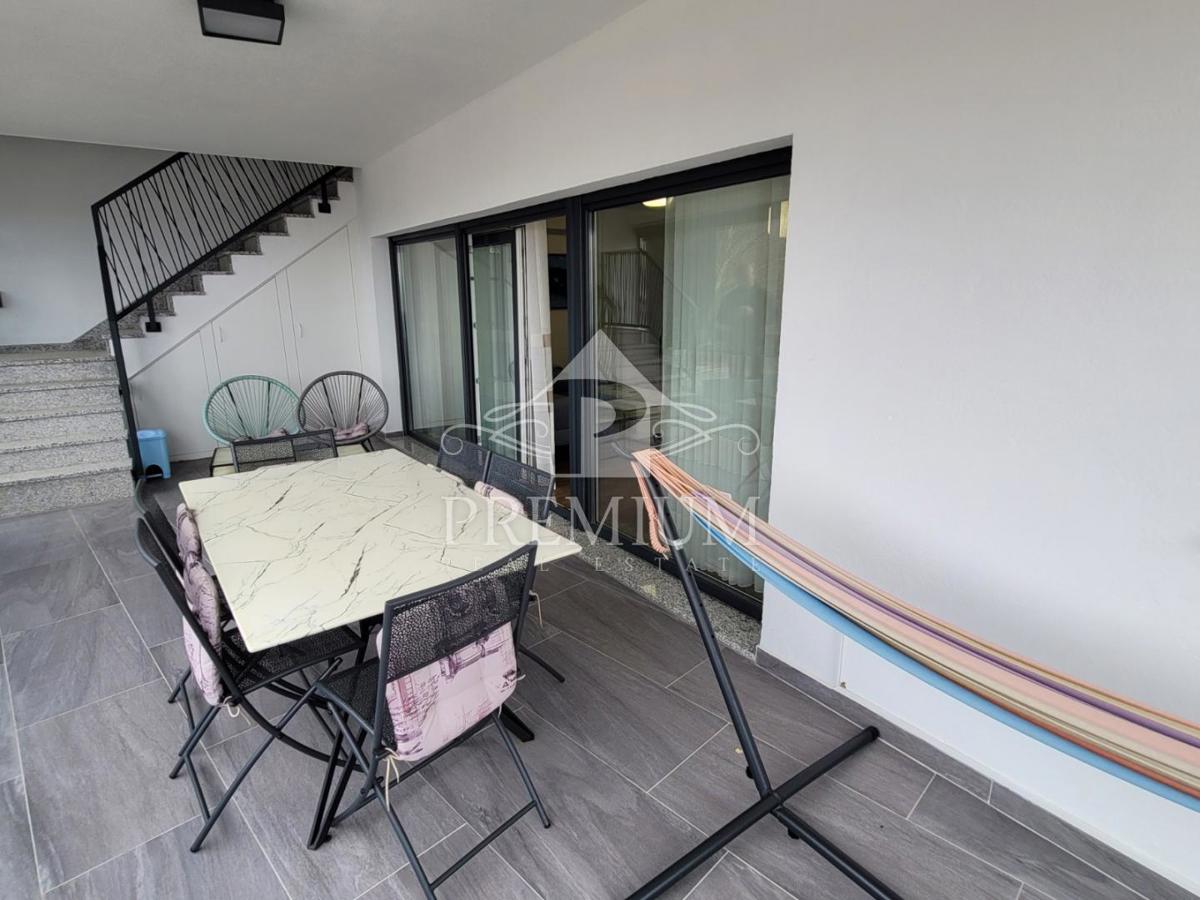 PENTHOUSE S STREŠNO TERASO, PANORAMSKI RAZGLED, GARAŽA