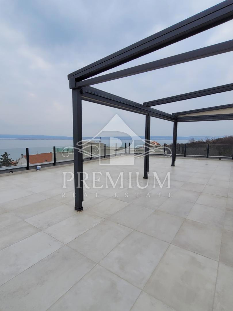 PENTHOUSE S STREŠNO TERASO, PANORAMSKI RAZGLED, GARAŽA