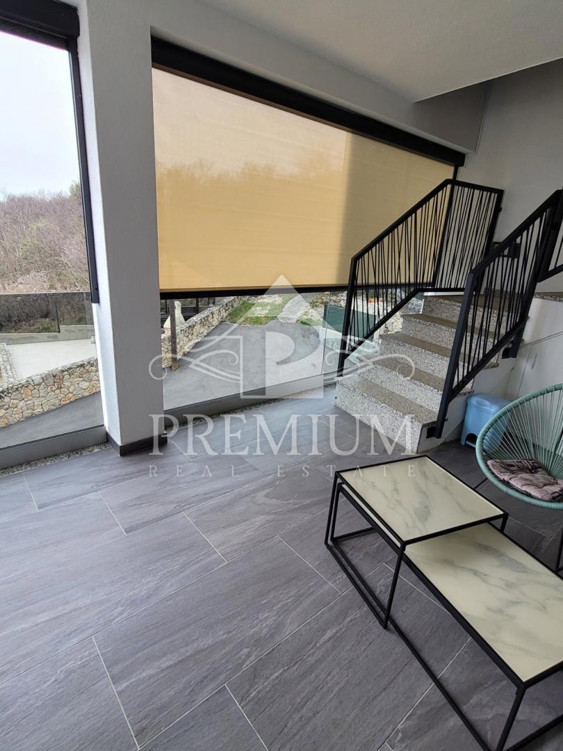 PENTHOUSE S STREŠNO TERASO, PANORAMSKI RAZGLED, GARAŽA