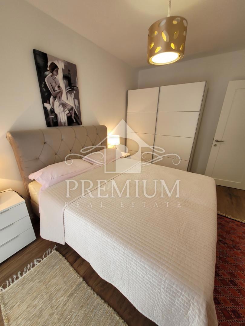 PENTHOUSE S STREŠNO TERASO, PANORAMSKI RAZGLED, GARAŽA