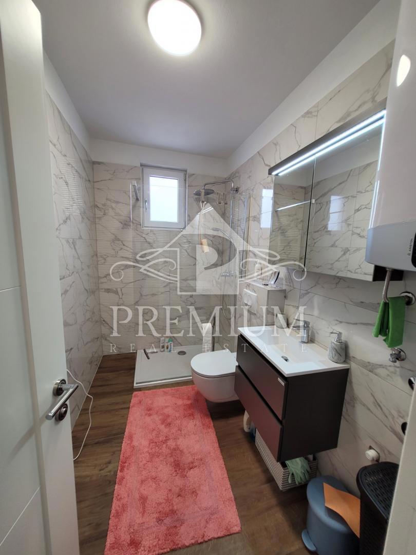 PENTHOUSE S STREŠNO TERASO, PANORAMSKI RAZGLED, GARAŽA