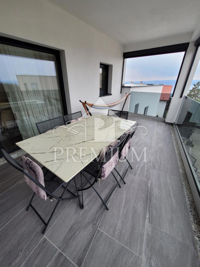 PENTHOUSE S STREŠNO TERASO, PANORAMSKI RAZGLED, GARAŽA