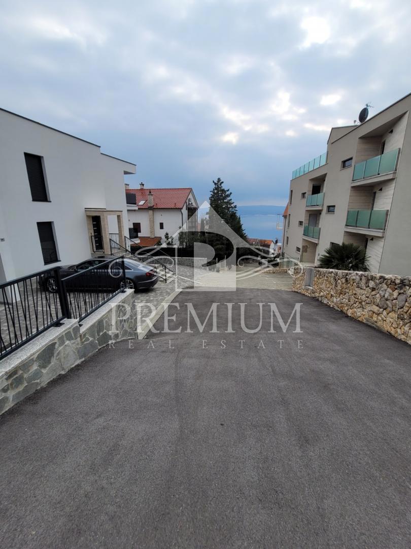 PENTHOUSE S STREŠNO TERASO, PANORAMSKI RAZGLED, GARAŽA