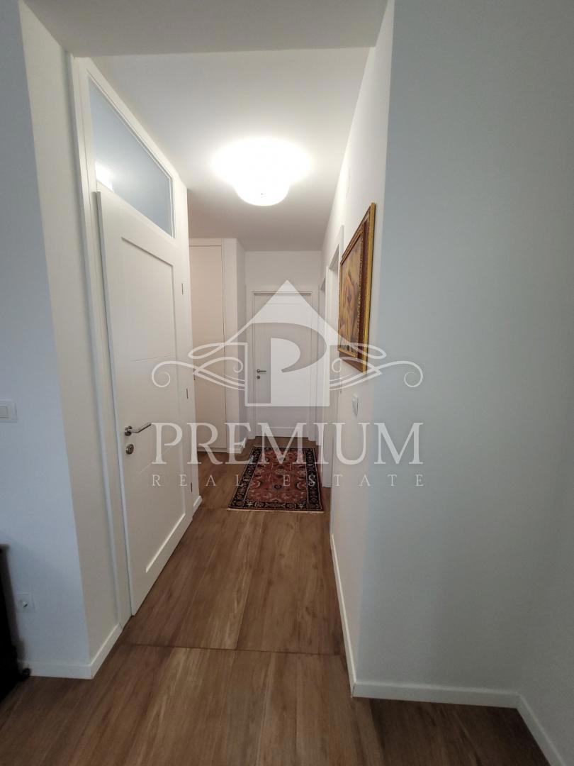PENTHOUSE S STREŠNO TERASO, PANORAMSKI RAZGLED, GARAŽA