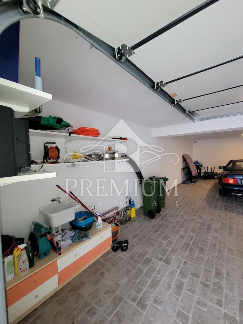 PENTHOUSE S STREŠNO TERASO, PANORAMSKI RAZGLED, GARAŽA