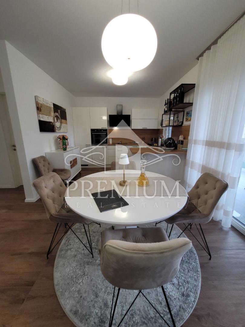 PENTHOUSE S STREŠNO TERASO, PANORAMSKI RAZGLED, GARAŽA