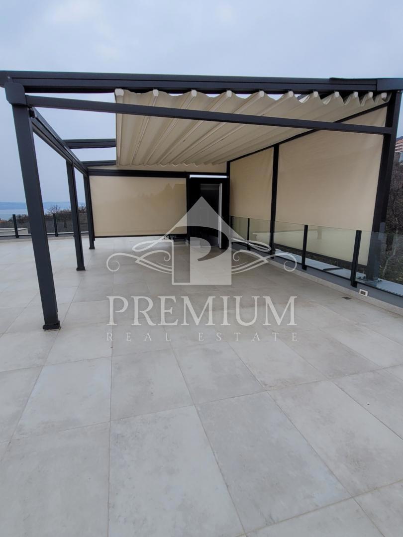 PENTHOUSE S STREŠNO TERASO, PANORAMSKI RAZGLED, GARAŽA