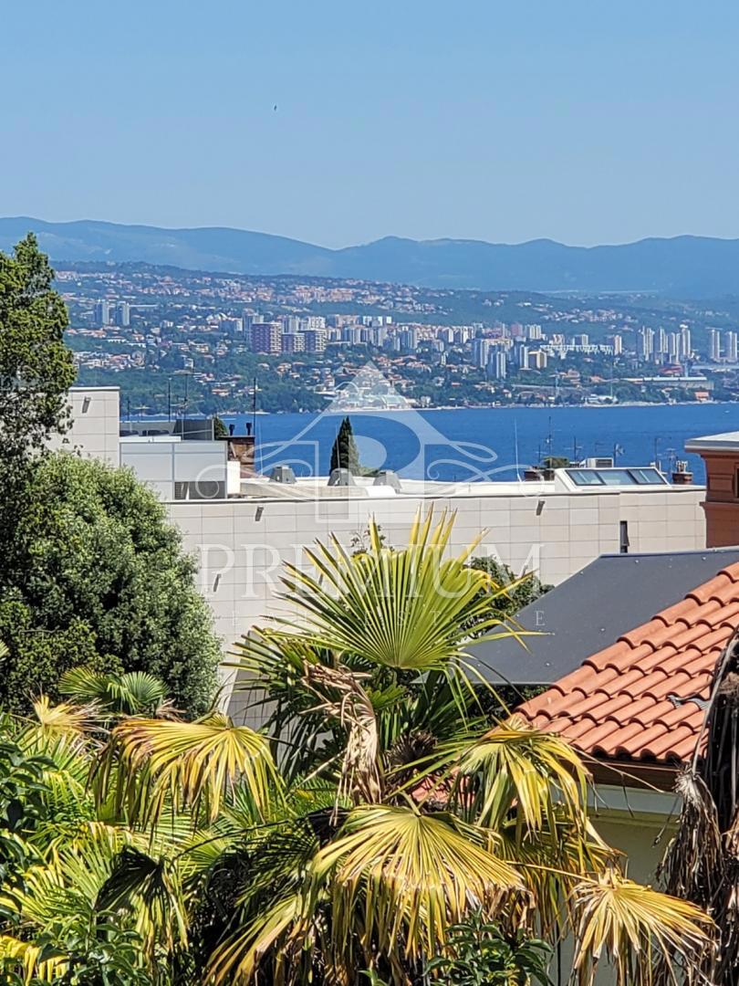 STANOVANJE V CENTRU 101 m2 + APP 33 m2, bližina morja, razgled