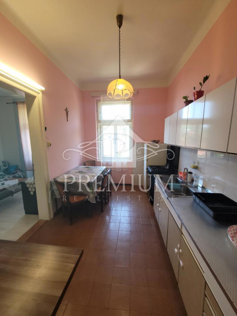 STANOVANJE V CENTRU 101 m2 + APP 33 m2, bližina morja, razgled
