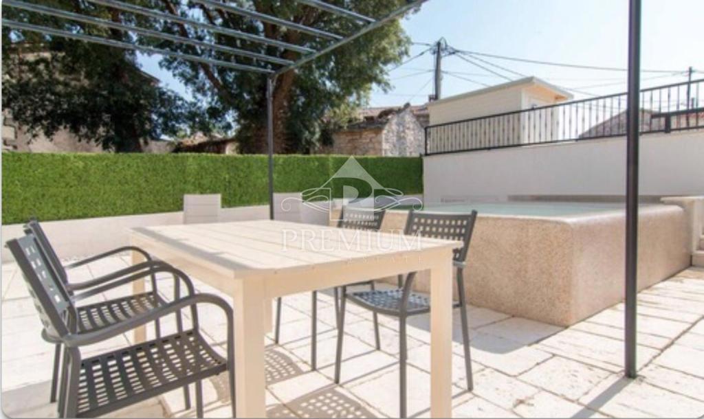 HIŠA Z BAZENOM, PRIMERNA ZA TURIZEM