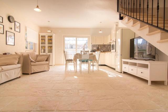 HIŠA Z BAZENOM, PRIMERNA ZA TURIZEM