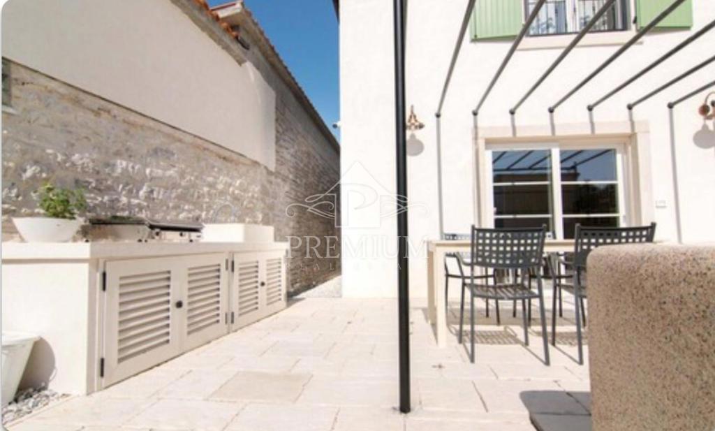 HIŠA Z BAZENOM, PRIMERNA ZA TURIZEM