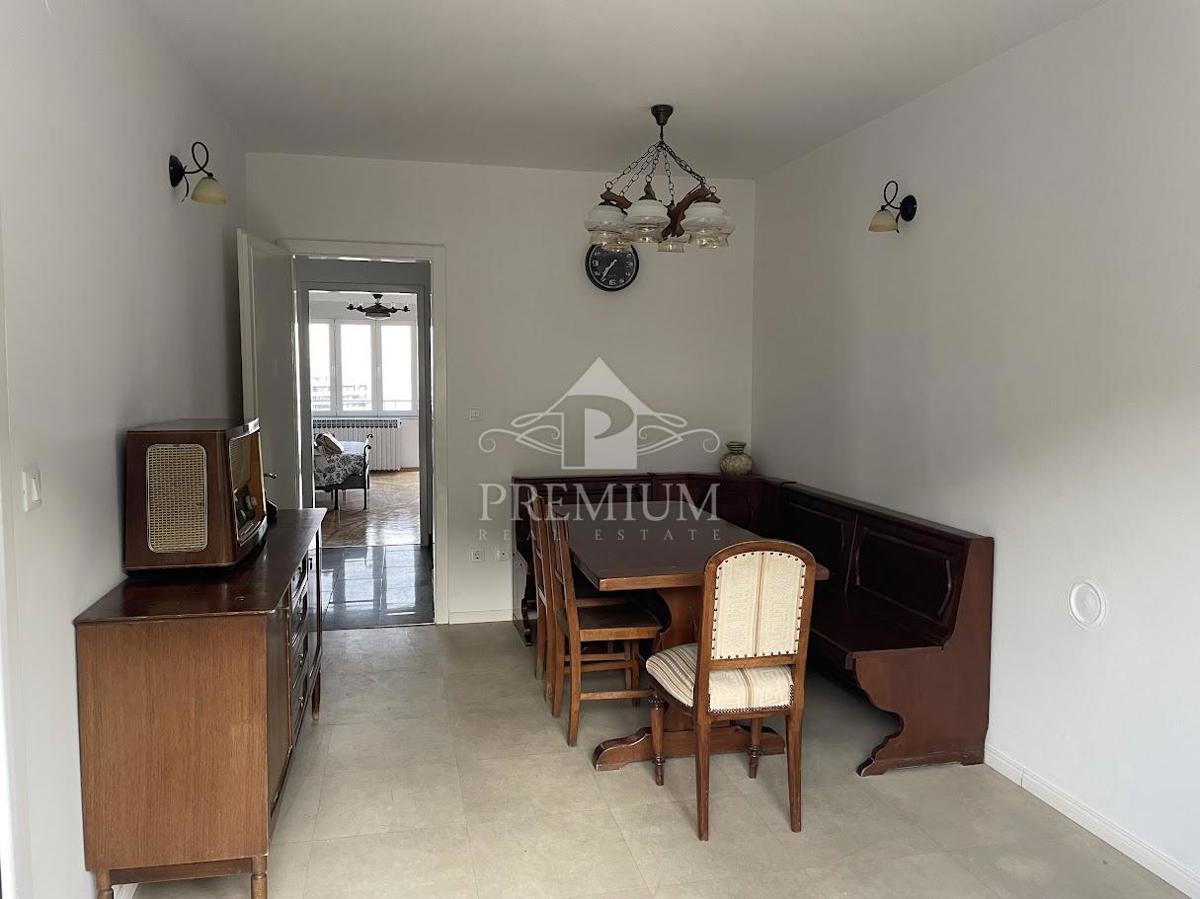 LUKSUZNO STANOVANJE S TREMI BALKONI IN VELIKO TERASO Z RAZGLEDOM