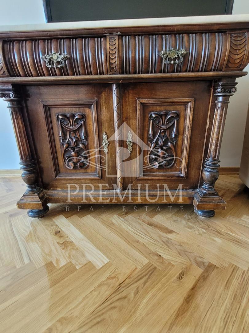 LUKSUZNO STANOVANJE S TREMI BALKONI IN VELIKO TERASO Z RAZGLEDOM