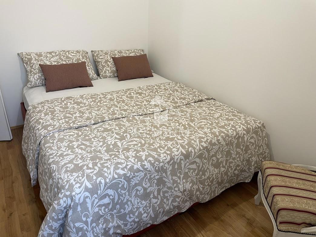 LUKSUZNO STANOVANJE S TREMI BALKONI IN VELIKO TERASO Z RAZGLEDOM