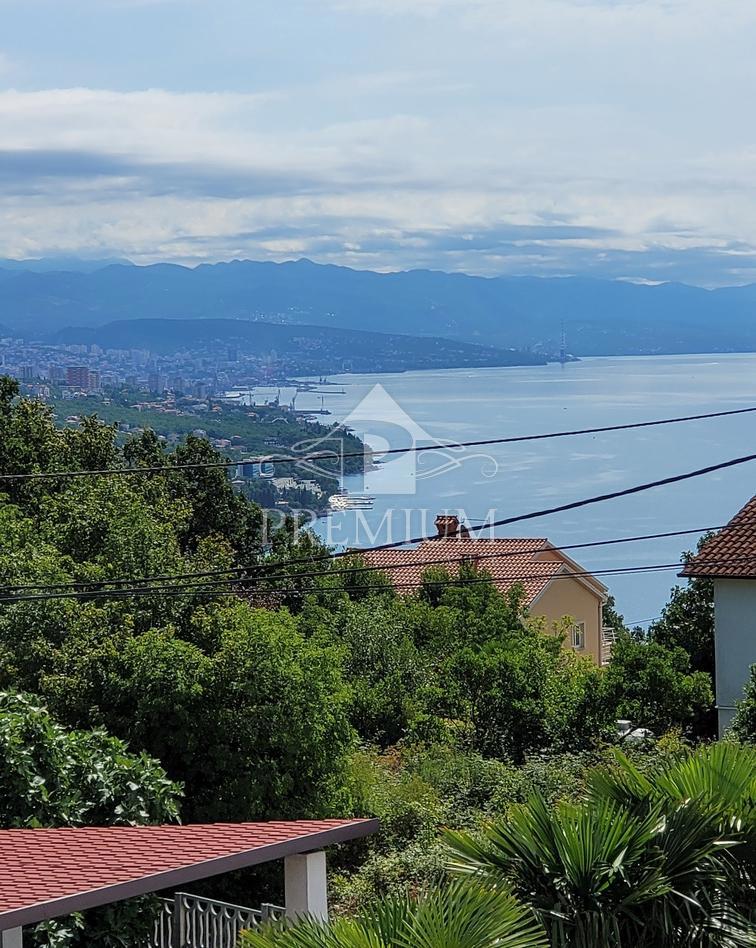 POSLOVNO STANOVANJSKI OBJEKT Z VRTECEM