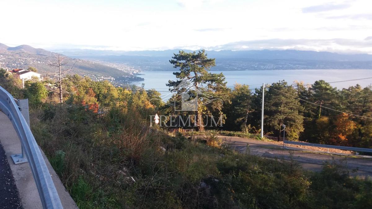 ZEMLJIŠČE Z OBJEKTOM. Z DOVOLJENJEM IN PLAČANIMI KOMUNALIJAMI