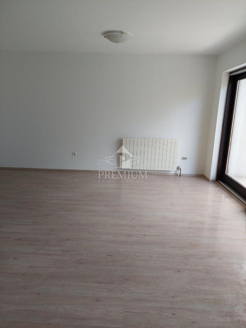 STANOVANJE 70,70 m2 Z GARAŽO NA MIRNI LOKACIJI