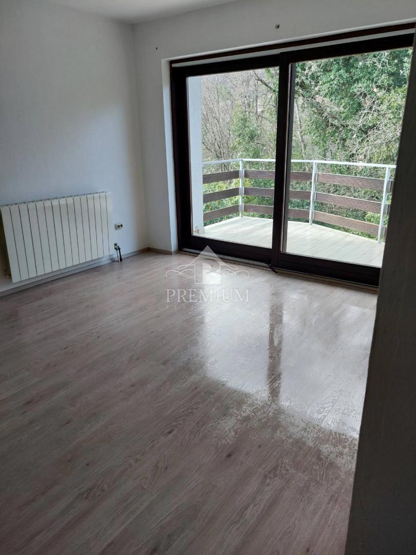 STANOVANJE 70,70 m2 Z GARAŽO NA MIRNI LOKACIJI