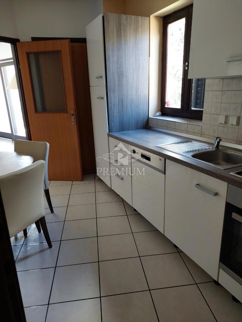 STANOVANJE 70,70 m2 Z GARAŽO NA MIRNI LOKACIJI