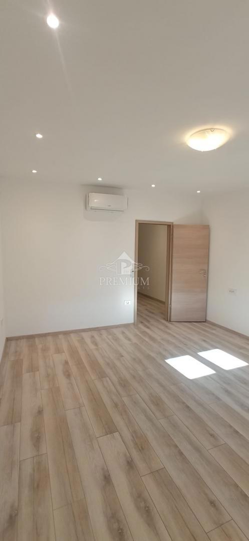 TRISOBNO STANOVANJE V CENTRU PULE, OBNOVA 2025