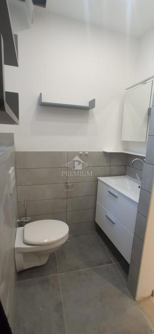 TRISOBNO STANOVANJE V CENTRU PULE, OBNOVA 2025