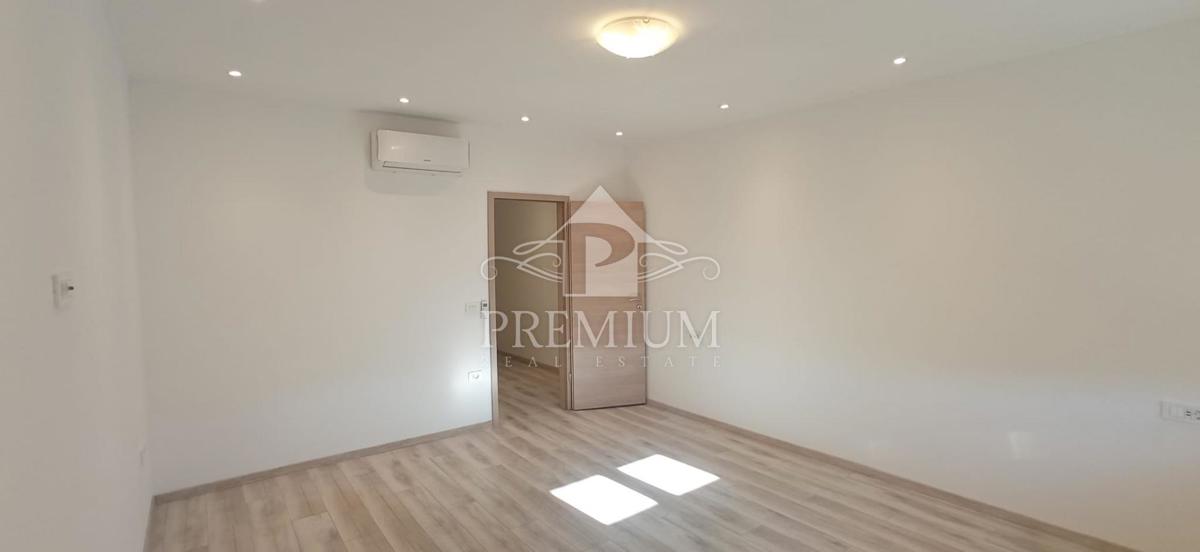 TRISOBNO STANOVANJE V CENTRU PULE, OBNOVA 2025